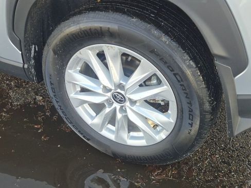 Used 2024 Toyota Corolla Cross LE image 14