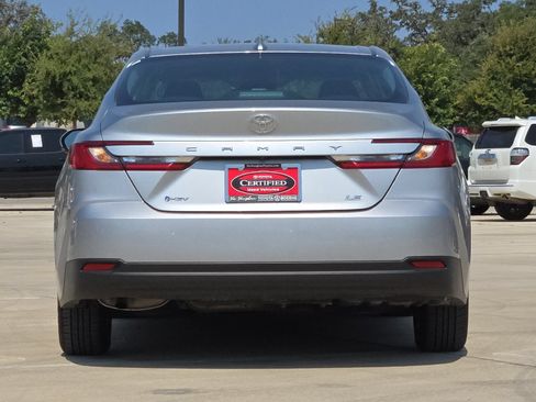 Used 2025 Toyota Camry LE FWD image 4