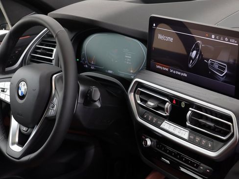 New 2025 BMW X4 xDrive30i w/ Premium Package image 21