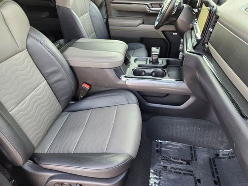 Used 2023 Chevrolet Silverado 1500 ZR2 w/ Technology Package AWD/4WD image 20