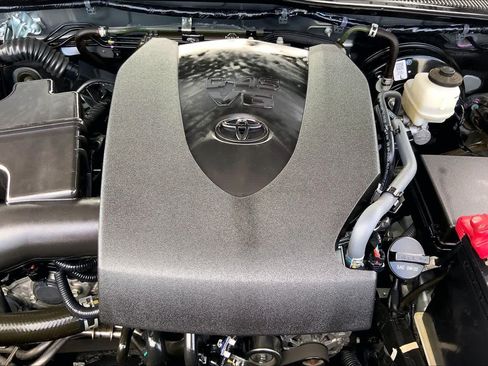 Used 2023 Toyota Tacoma SR AWD/4WD image 32
