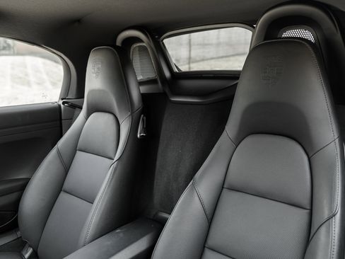 Used 2024 Porsche 718 Boxster w/ Premium Package image 21