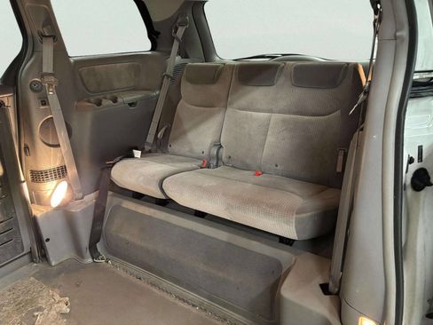 Used 2010 Toyota Sienna LE FWD image 16