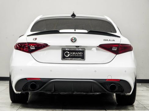 Used 2023 Alfa Romeo Giulia Veloce image 11