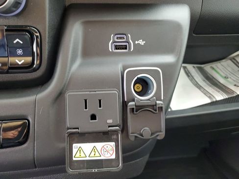 Used 2024 RAM ProMaster 2500 w/ Quick Order Package 22G SLT image 18