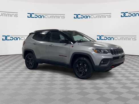 Used 2024 Jeep Compass Trailhawk AWD/4WD image 2