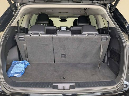 Used 2021 Toyota Highlander XLE FWD image 7