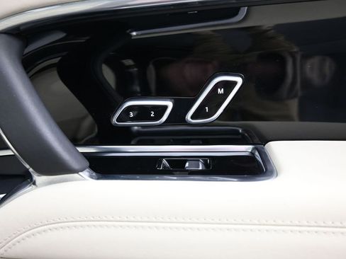 Used 2024 Land Rover Range Rover Autobiography image 5