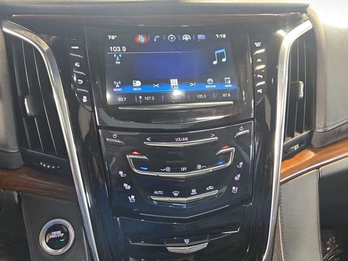 Used 2018 Cadillac Escalade ESV Premium Luxury AWD/4WD image 24