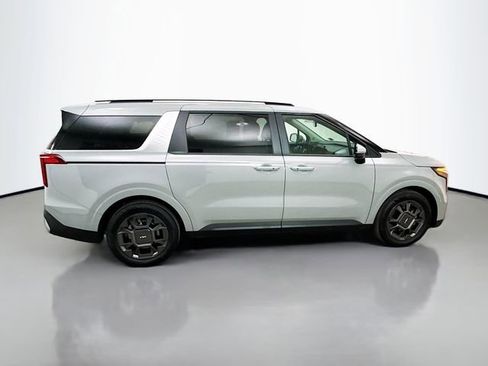 Used 2026 Kia Carnival EX image 8