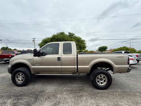 Used 2006 Ford F350 4x4 SuperCab Super Duty image 6