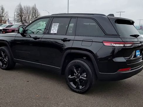 New 2025 Jeep Grand Cherokee Altitude image 6