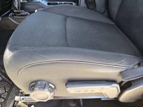 Used 2018 Jeep Wrangler Unlimited Sahara AWD/4WD image 22
