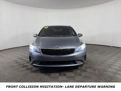 Used 2018 Kia Forte S image 2