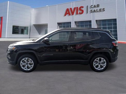 Used 2025 Jeep Compass Latitude AWD/4WD image 10
