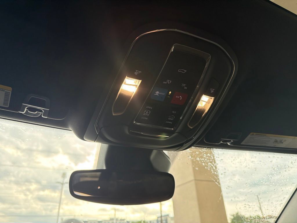 Used 2024 Jeep Grand Cherokee Altitude AWD/4WD image 14