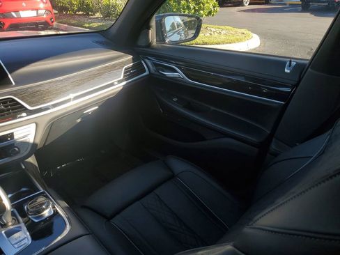 Used 2022 BMW 750i xDrive 750i xDrive w/ Executive Package image 18