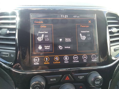 Used 2019 Jeep Grand Cherokee Altitude image 25