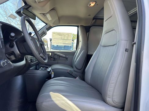 New 2025 Chevrolet Express 2500 Work Van w/ Safety Package image 20