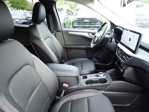 Certified 2024 Ford Escape Platinum image 10