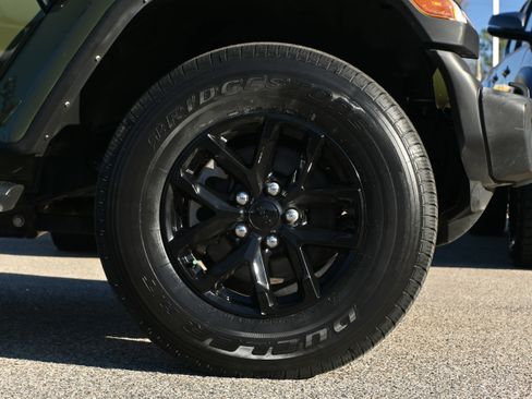 Used 2022 Jeep Gladiator Sport image 21