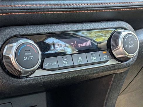 Used 2018 Nissan Kicks SR FWD image 9