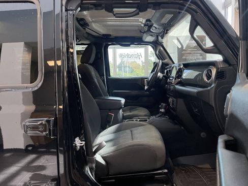 Used 2019 Jeep Wrangler Unlimited Sahara AWD/4WD image 35