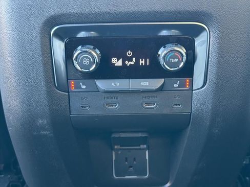 New 2025 Chevrolet Suburban Premier image 12