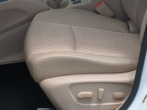 Used 2020 Nissan Rogue SV FWD image 12