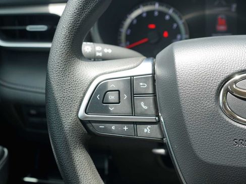 Used 2021 Toyota Highlander L FWD image 14