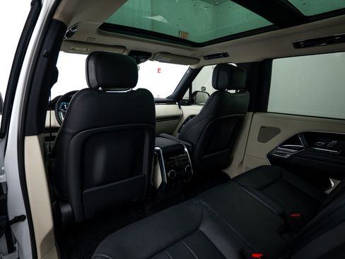 Used 2023 Land Rover Range Rover Long Wheelbase SE image 18