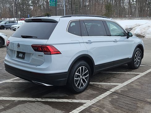 Used 2019 Volkswagen Tiguan SE w/ Panoramic Sunroof Package image 2