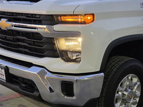 Used 2024 Chevrolet Silverado 2500 LT image 6
