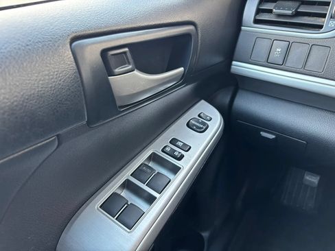 Used 2012 Toyota Camry SE w/ Leather Pkg FWD image 12