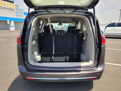 Used 2023 Chrysler Pacifica Touring-L FWD image 28