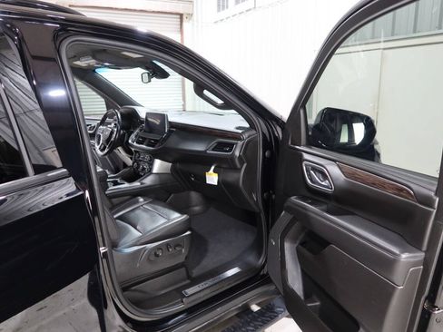 Used 2021 Chevrolet Suburban Z71 AWD/4WD image 12