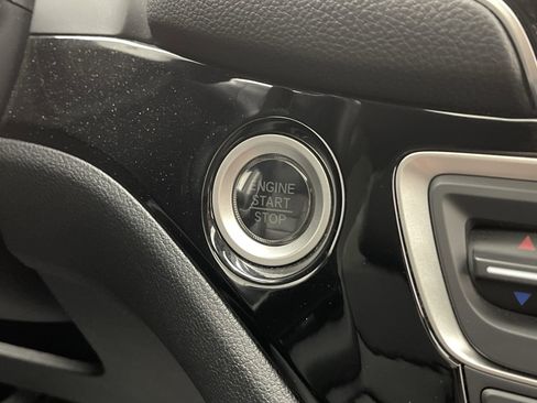 Used 2021 Honda Pilot Touring image 22