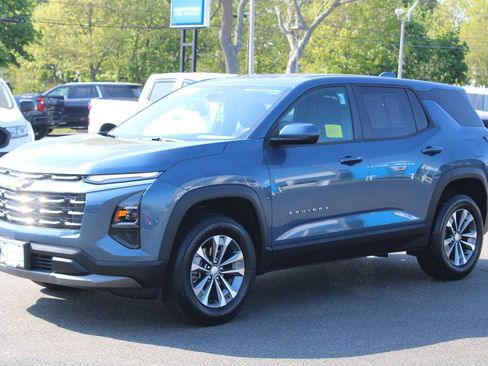 Used 2025 Chevrolet Equinox LT FWD image 3