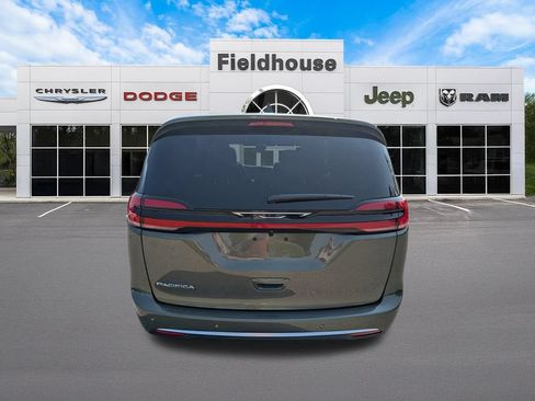 New 2027 Chrysler Pacifica Select FWD image 8