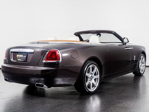 Used 2017 Rolls-Royce Dawn image 11