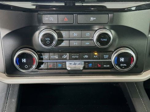 Used 2024 Ford Expedition XLT image 24