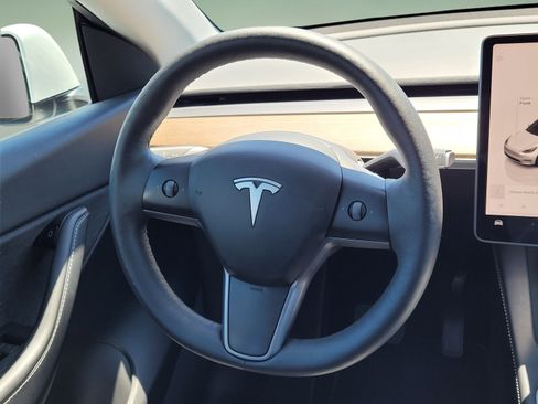 Used 2022 Tesla Model Y Long Range AWD/4WD image 12