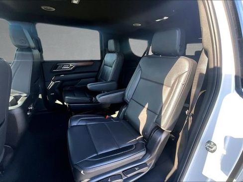 Used 2025 GMC Yukon XL Denali AWD/4WD image 26
