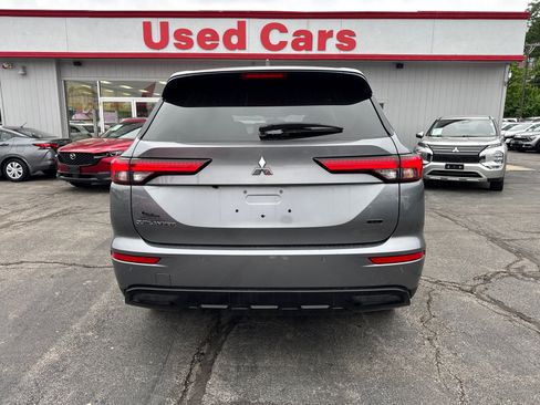 Used 2024 Mitsubishi Outlander SE Black Edition FWD image 4