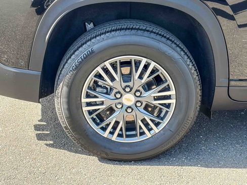 Used 2024 Chevrolet Traverse LT w/ Enhanced Driving Package AWD/4WD image 15