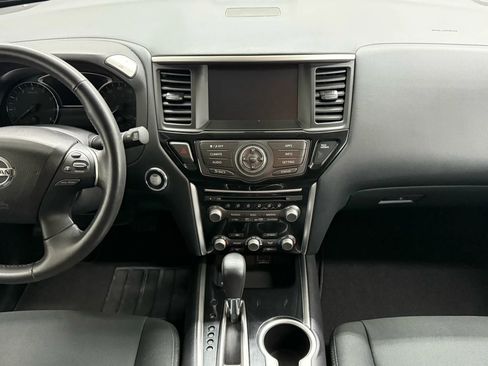 Used 2020 Nissan Pathfinder SV image 26