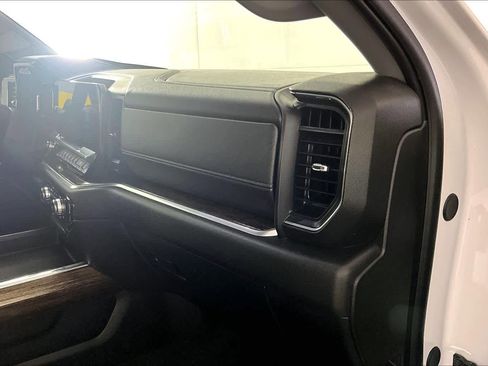 Certified 2025 GMC Sierra 3500 SLE w/ SLE Value Package AWD/4WD image 18