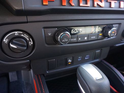 Certified 2025 Nissan Frontier PRO-4X AWD/4WD image 18