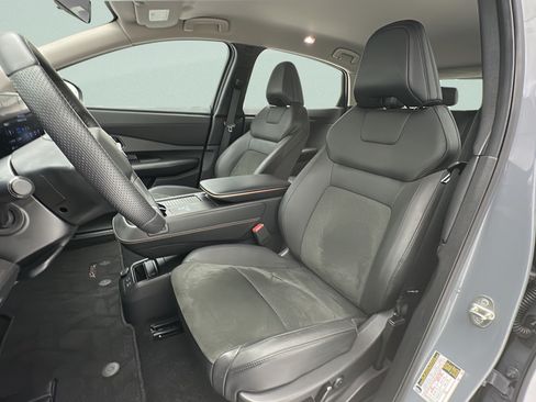 Used 2024 Nissan Ariya AWD image 13