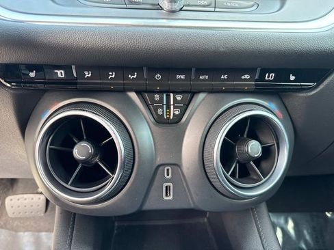 Used 2021 Chevrolet Blazer LT image 32